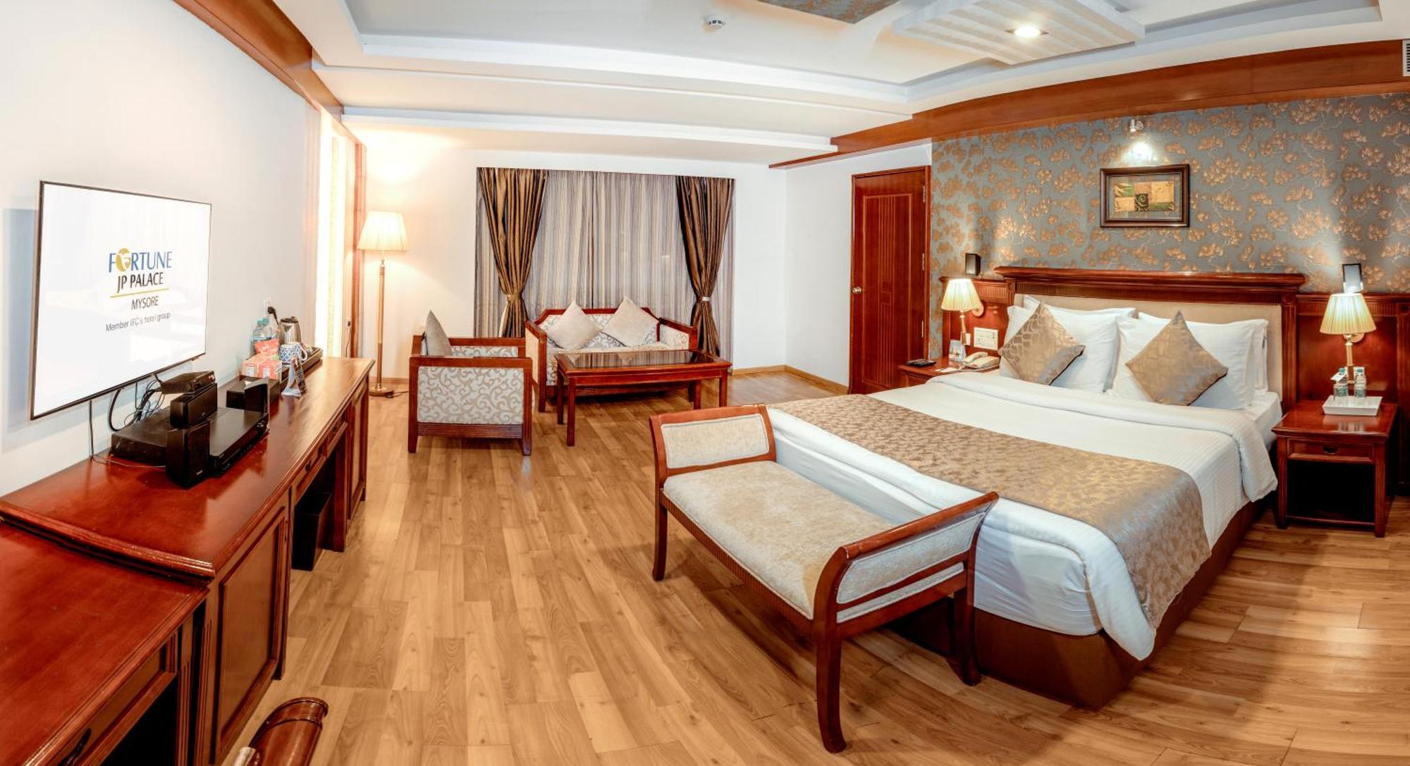 太平绅士财富宫酒店 迈索尔 外观 照片 A room at the hotel