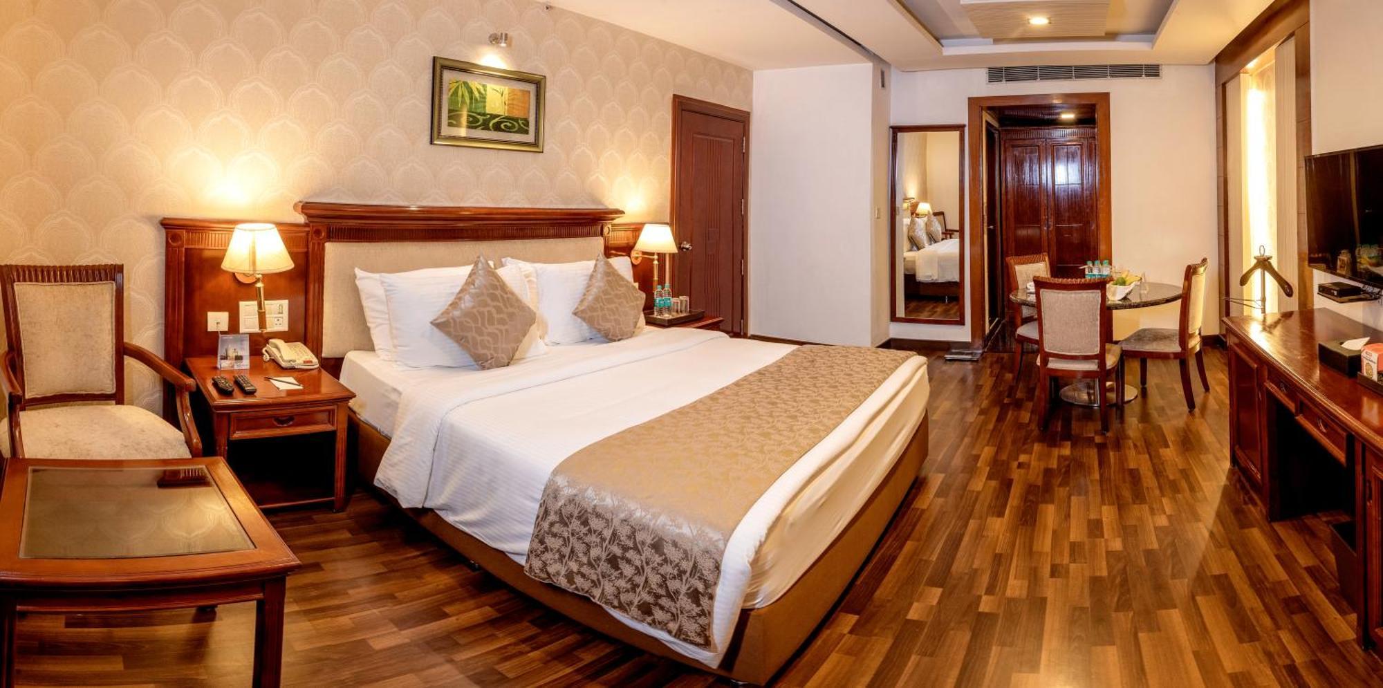 太平绅士财富宫酒店 迈索尔 外观 照片 A room at the hotel
