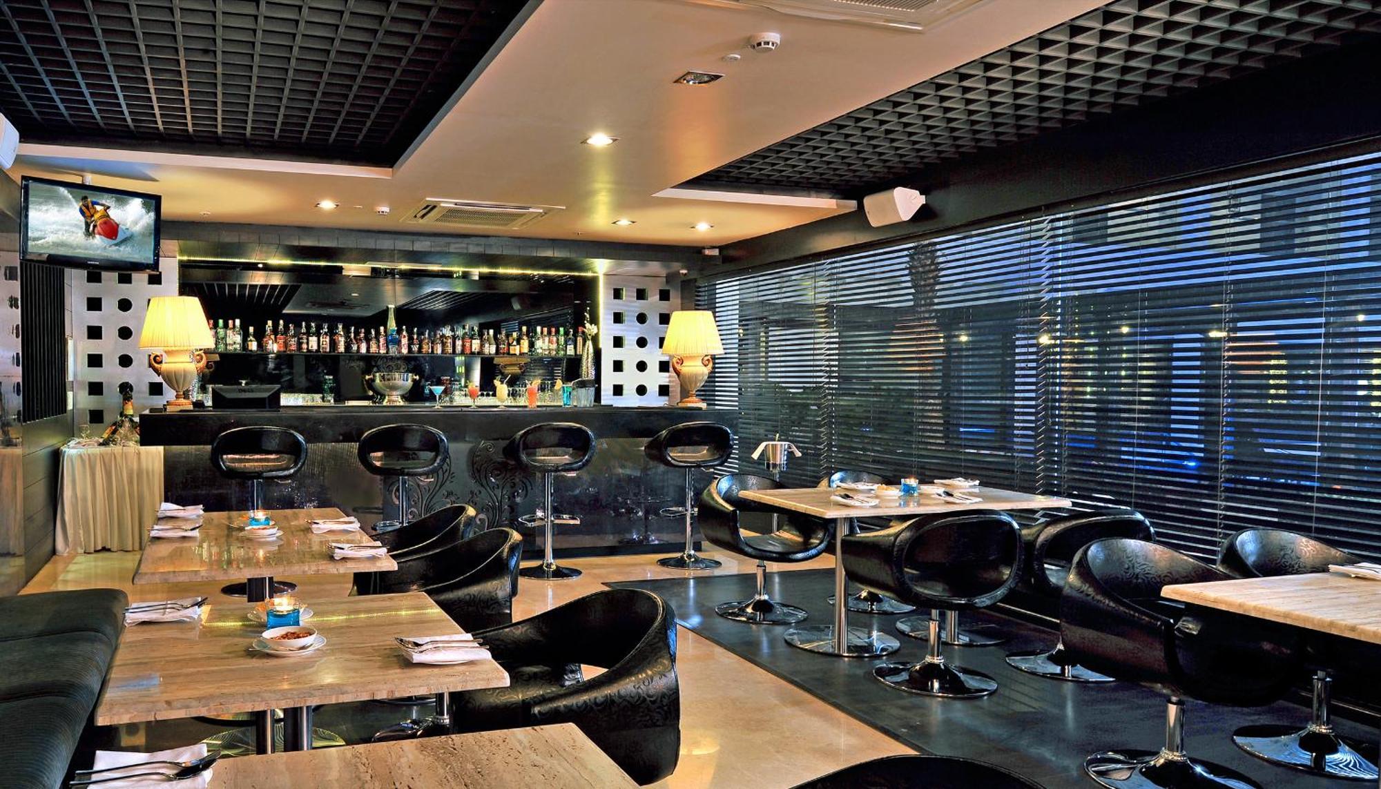 太平绅士财富宫酒店 迈索尔 外观 照片 Interior of the restaurant