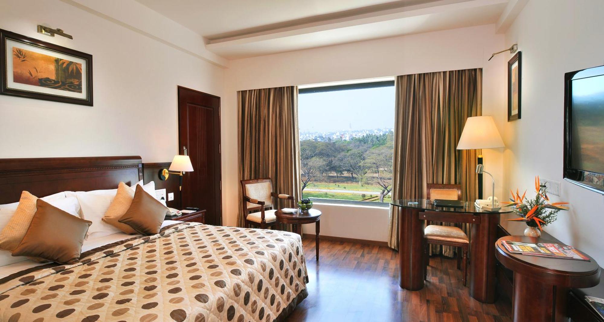 太平绅士财富宫酒店 迈索尔 外观 照片 A room at the Taj Bengal