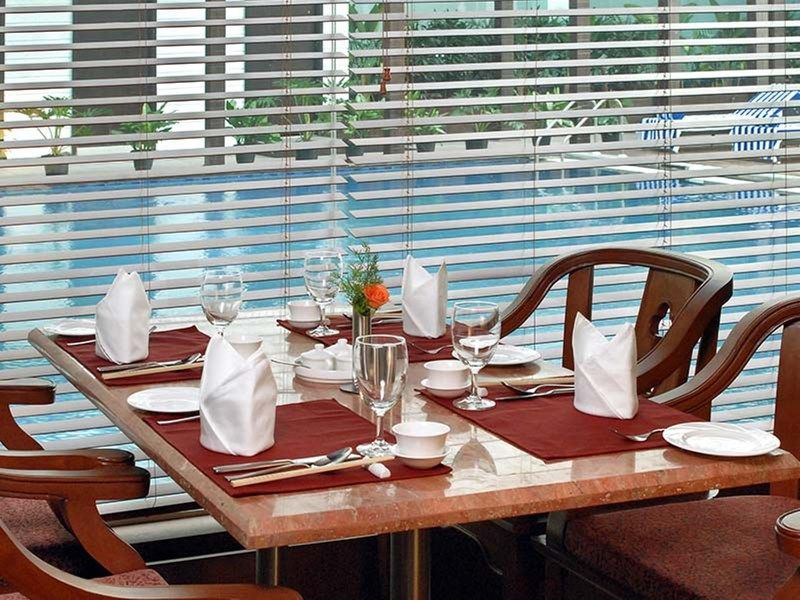 太平绅士财富宫酒店 迈索尔 外观 照片 The Poolside Restaurant