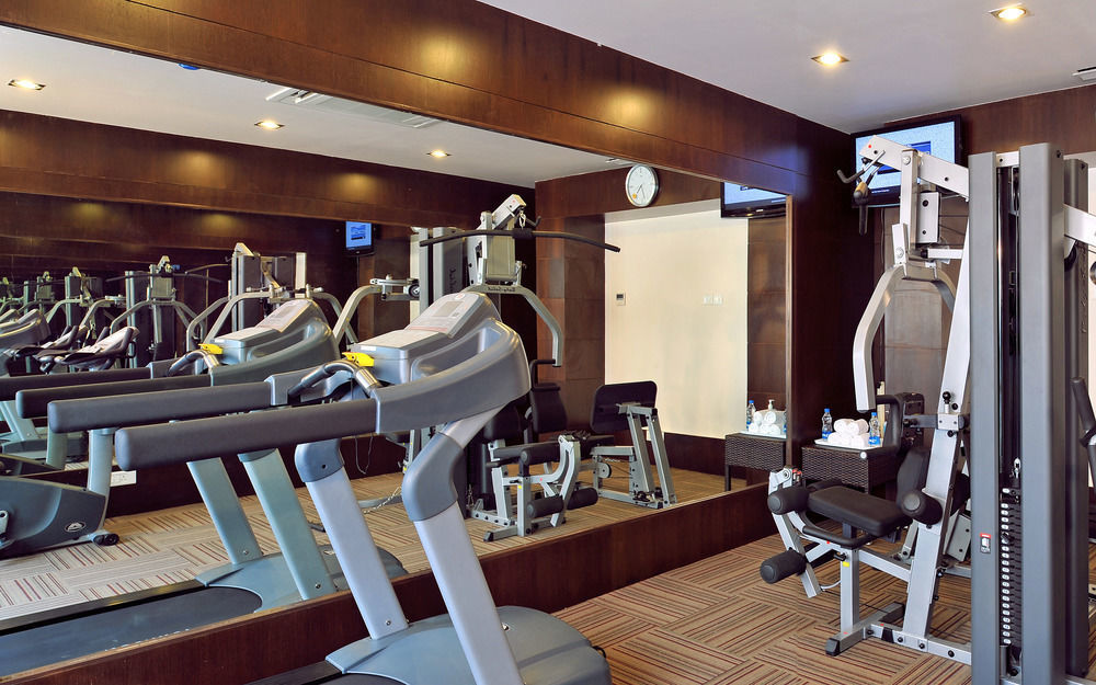 太平绅士财富宫酒店 迈索尔 外观 照片 The gym at the hotel